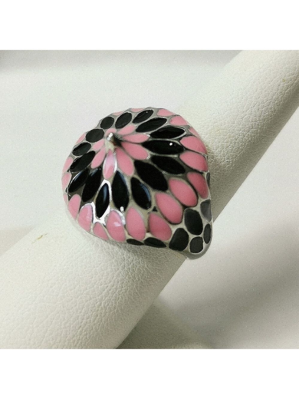 Enamel dome ring pink and black Enamel size 7 🆕